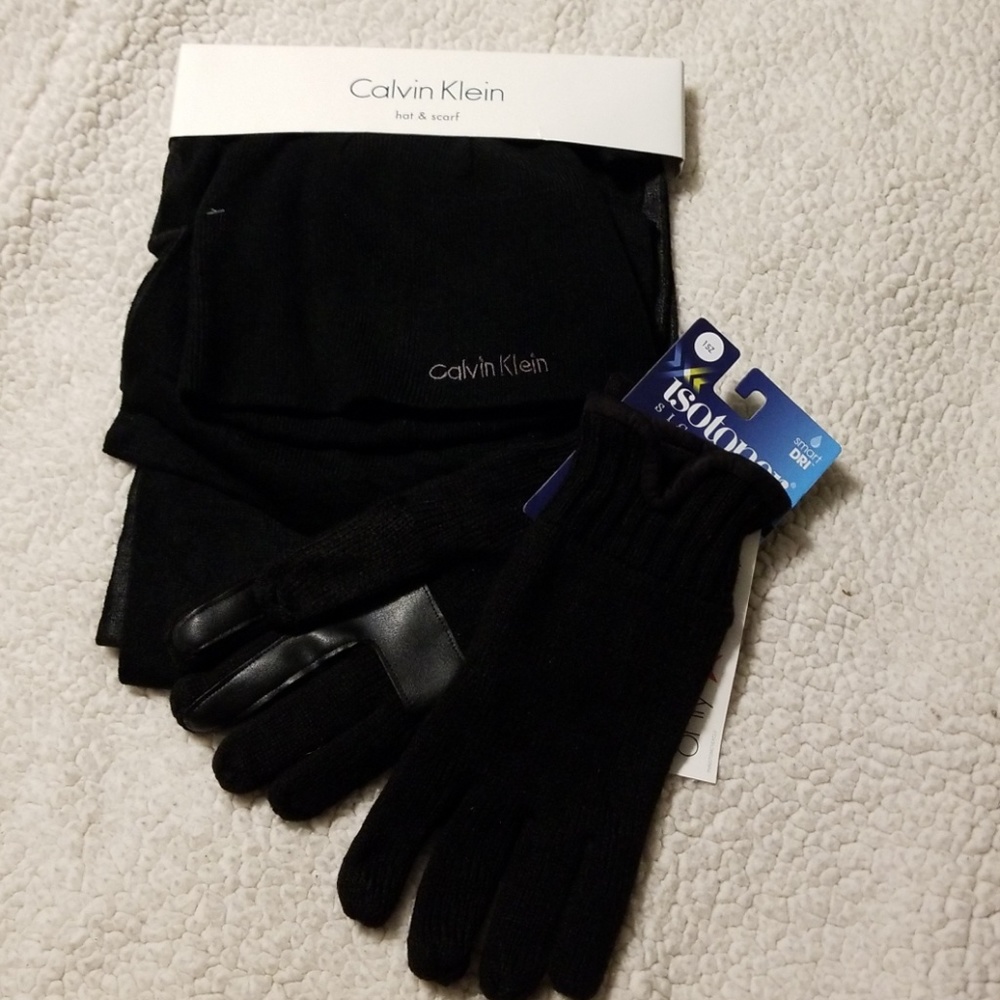 NWT Calvin Klein Isotoner Hat Scarf Gloves Set